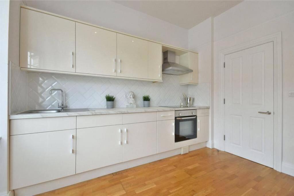 Luxury 3 Bed Apartment - Huge Outdoor Terrace & Amazing Transport Links Londra Dış mekan fotoğraf