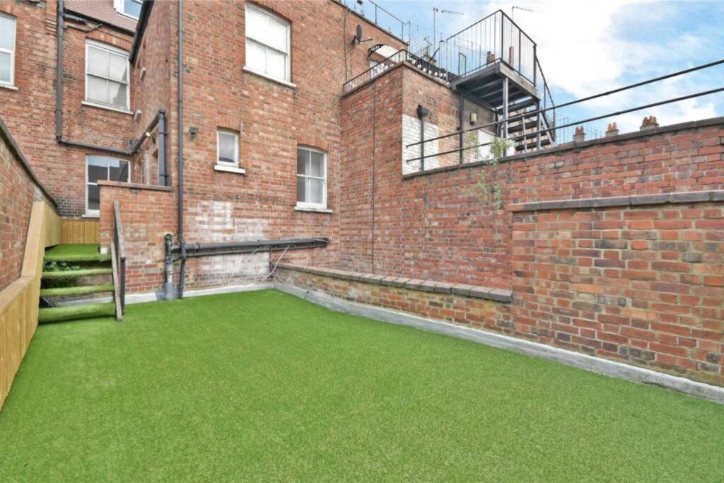 Luxury 3 Bed Apartment - Huge Outdoor Terrace & Amazing Transport Links Londra Dış mekan fotoğraf